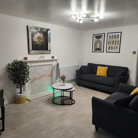 בית נופש Modern 2Bed House Family Contractor Friendly Free Parking Quiet Area מנצ'סטר