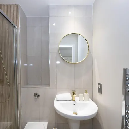 2 Bed Flat Free Parking By Superhost * Manchester