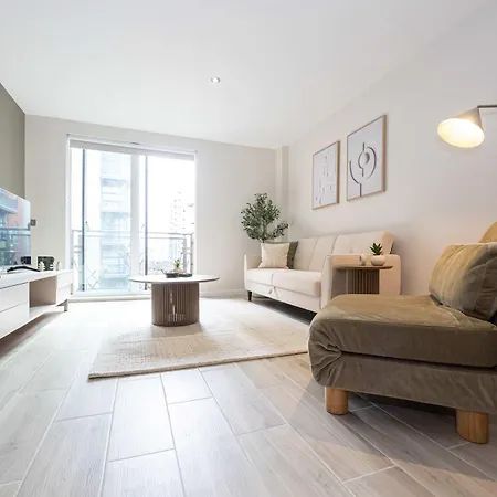 2 Bed Flat Free Parking By Superhost *