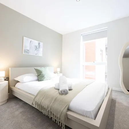 2 Bed Flat Free Parking By Superhost Apartment *