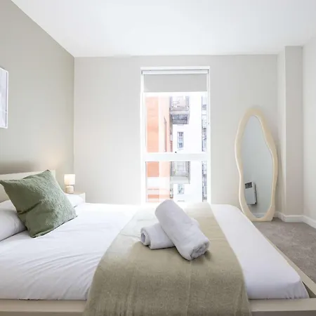 2 Bed Flat Free Parking By Superhost * Manchester