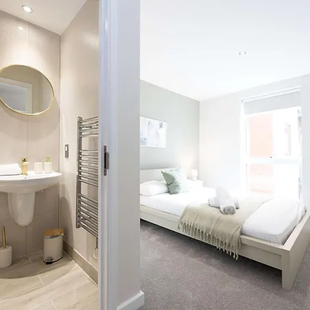 Apartment 2 Bed Flat Free Parking By Superhost