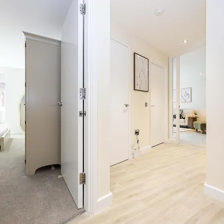 2 Bed Flat Free Parking By Superhost * Manchester