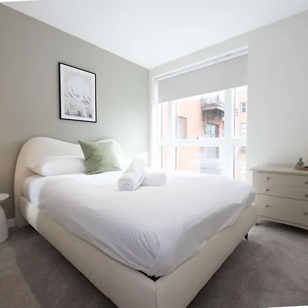 2 Bed Flat Free Parking By Superhost *