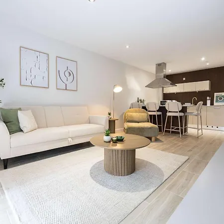 2 Bed Flat Free Parking By Superhost Apartment