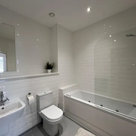 Chic Mill With Canal Views Apartament