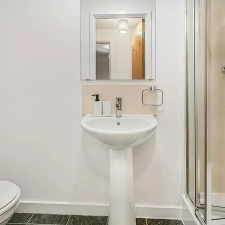 Old Trafford With Free Parking *