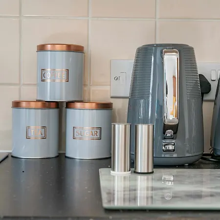 Old Trafford With Free Parking *