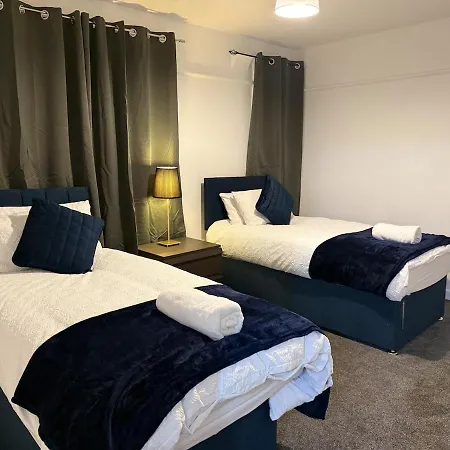 Cozy 3 Bed House - With Free Parking & Wifi Nyaraló *