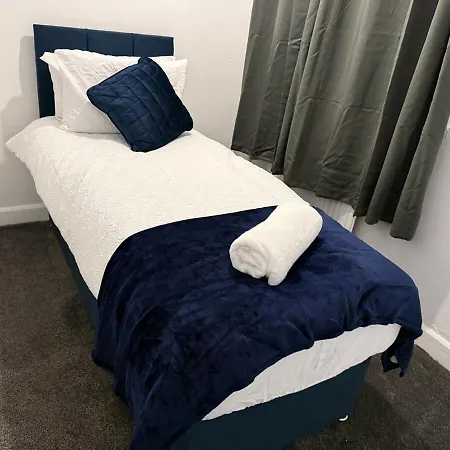 Nyaraló Cozy 3 Bed House - With Free Parking & Wifi Manchester