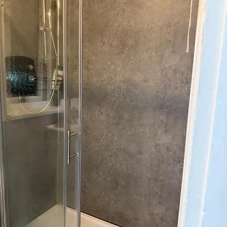Cozy 3 Bed House - With Free Parking & Wifi Manchester