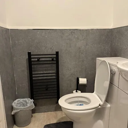 Cozy 3 Bed House - With Free Parking & Wifi * Manchester