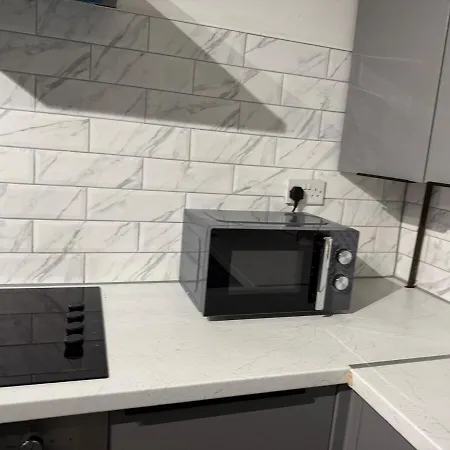 Cozy 3 Bed House - With Free Parking & Wifi Nyaraló