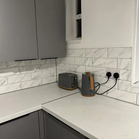 Holiday home Cozy 3 Bed House - With Free Parking & Wifi