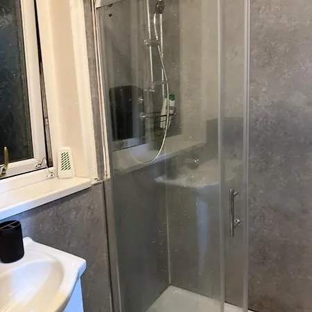 Cozy 3 Bed House - With Free Parking & Wifi Nyaraló Manchester