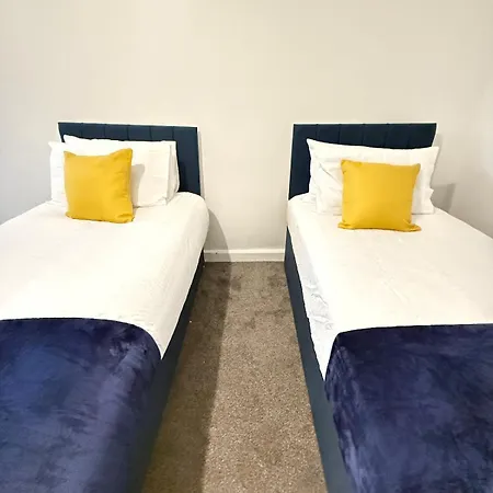 Cozy 3 Bed House - With Free Parking & Wifi Nyaraló *