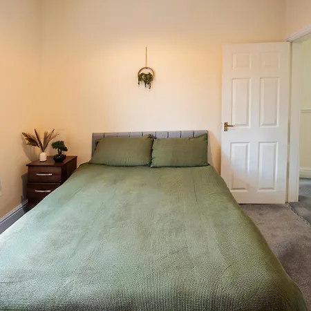 Spacious 3 Bed With Free Parking 20mins From Center Appartement Manchester