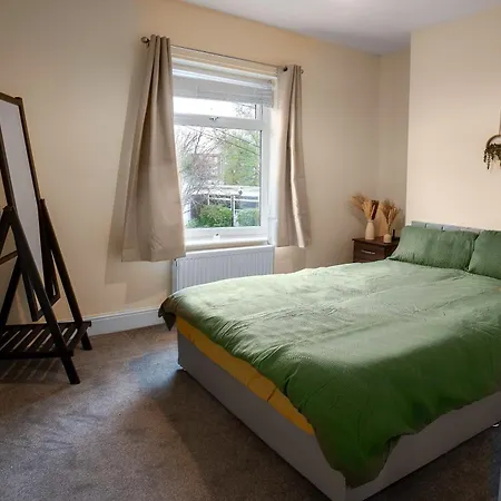 Apartment Spacious 3 Bed With Free Parking 20mins From Center Manchester