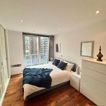 Centre 2 Bed Oasis Free Parking *