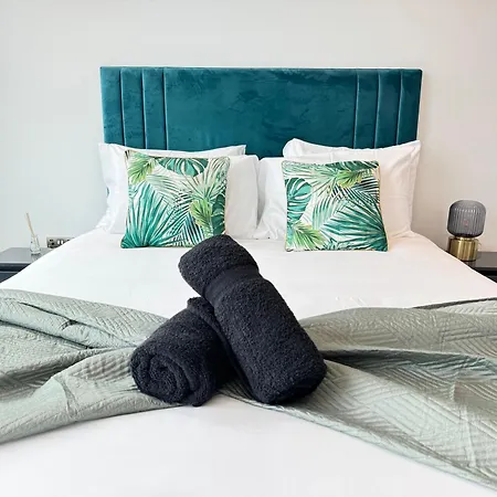 3 Bedroom Penthouse In The Centre Deansgate New Build High Floor *