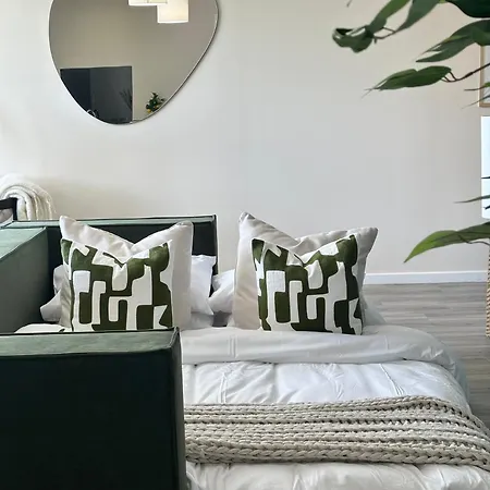 1Br Salford Apartment By Ankers Short Term Rental Salford Near Tram Stop *
