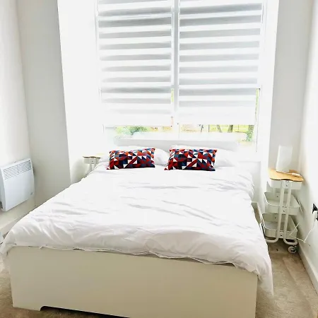 Chic Mill With Canal Views Apartament