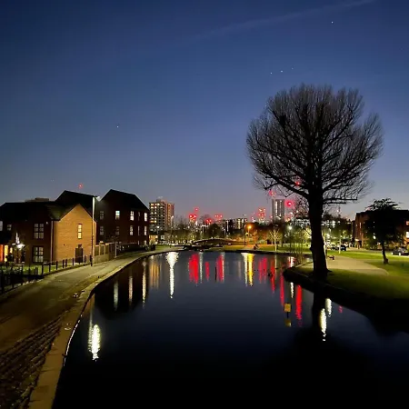 Chic Mill With Canal Views Appartement Manchester