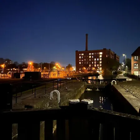 Chic Mill With Canal Views * Manchester