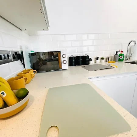 Chic Mill With Canal Views * マンチェスター