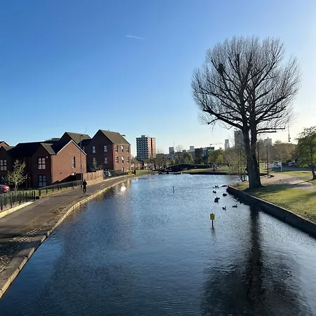 Chic Mill With Canal Views Апартаменты