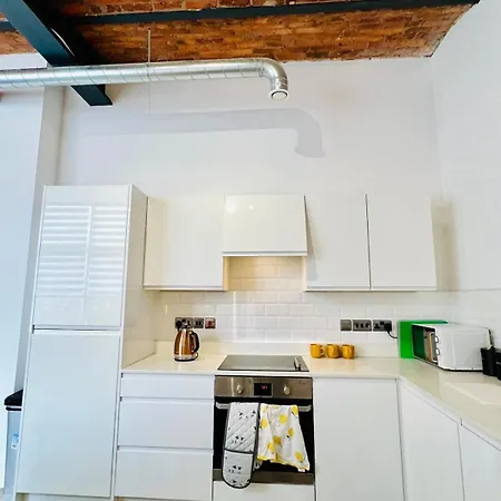 Chic Mill With Canal Views Apartament *