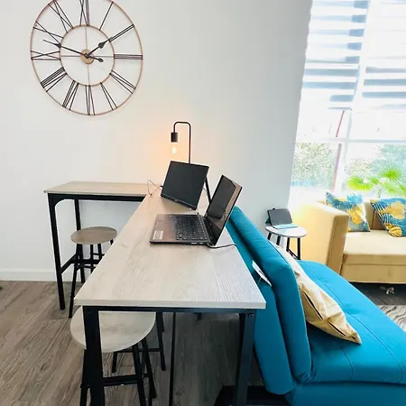 Апартаменты Chic Mill With Canal Views Манчестер