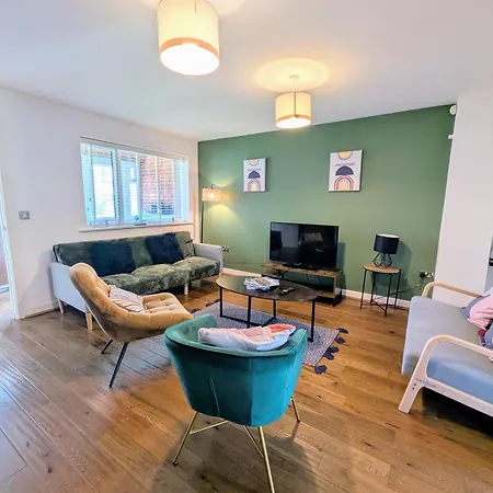 Modern Townhouse Near Coop Live Etihad *
