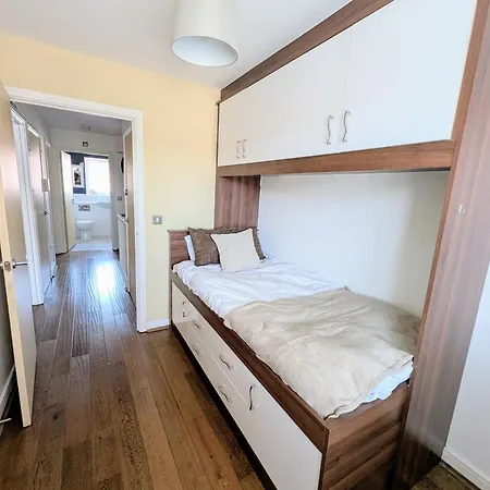 Modern Townhouse Near Coop Live Etihad *