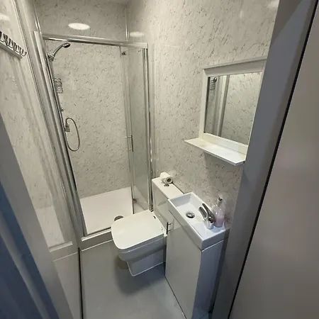 Landcross Co-living - Private Self-cater *