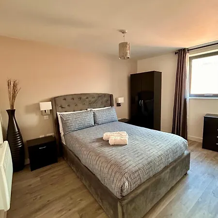 Centre 2 Bed With A Balcony Apartment