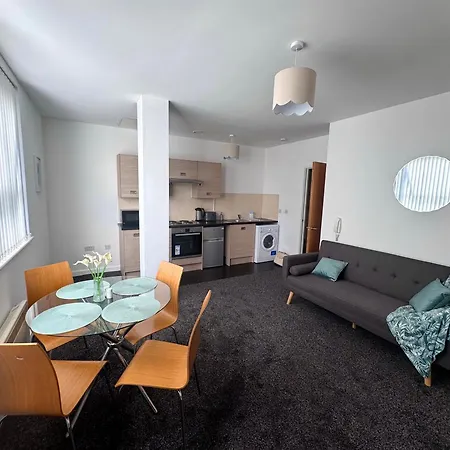 Apartamento The Trafford Luxe , Garage Parking, Self Check-in Anytime - Perfect For Late Arrivals, Ultra- Fast Wi-fi, 5 Mins To Old Trafford Stadium