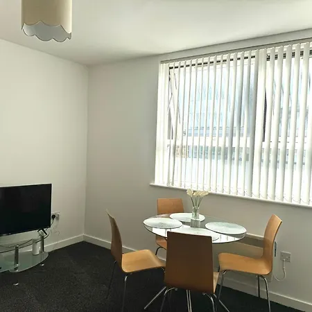 Modern And Cosy 1 Bedroom In The Heart Of In Trafford, Private Parking, Free Wi Fi, Self Check In And Late Check In Any Time Perfect Location * Manchester