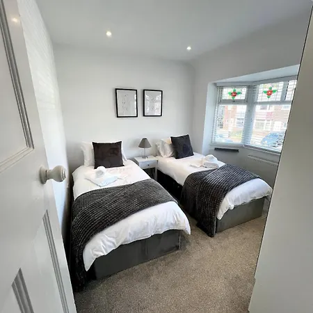 Spacious, Cosy & Stylish 3 Bed In Salford, Near Trafford Park - Free Parking Holiday home