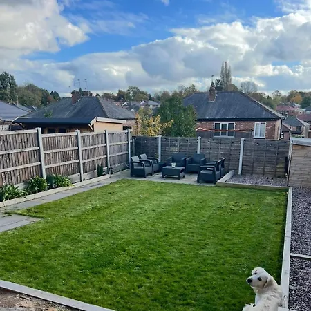 Spacious, Cosy & Stylish 3 Bed In Salford, Near Trafford Park - Free Parking Manchester