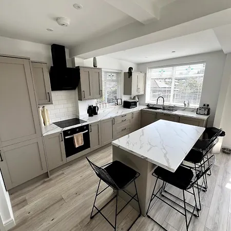 Holiday home Spacious, Cosy & Stylish 3 Bed In Salford, Near Trafford Park - Free Parking