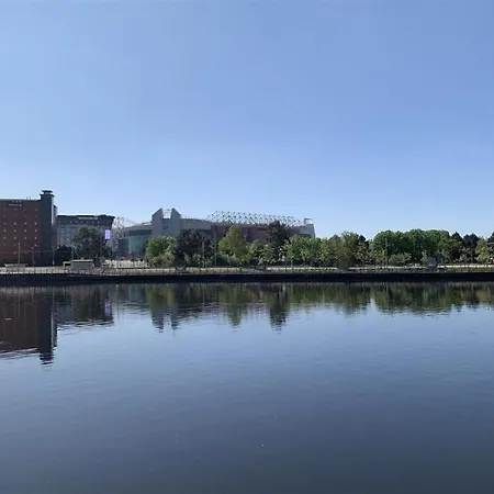 Quays Icon By The Water *