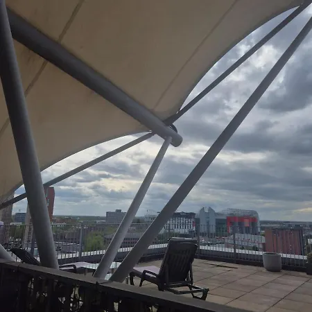 Quays Icon By The Water * Manchester