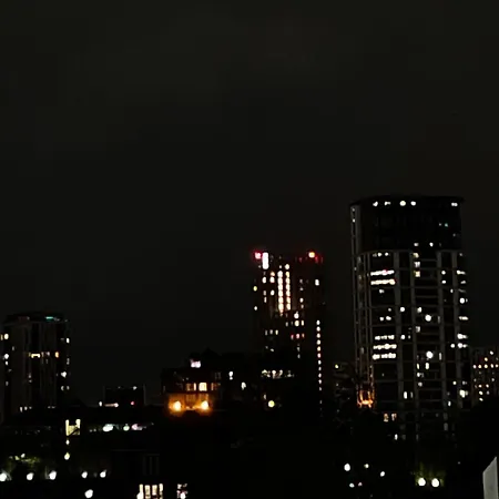 Quays Icon By The Water *