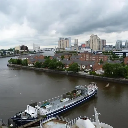 Quays Icon By The Water Manchester