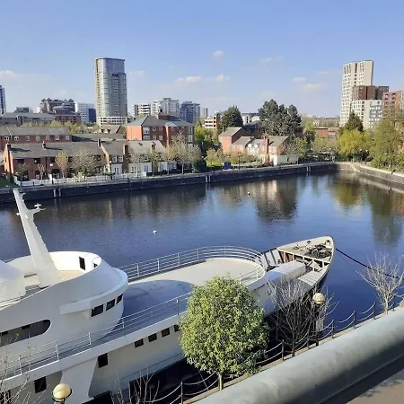 Quays Icon By The Water アパート *