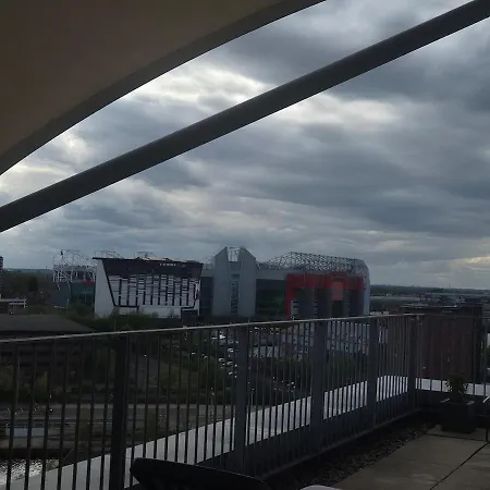 Apartment Quays Icon By The Water Manchester