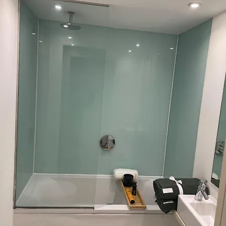 Quays Icon By The Water Manchester