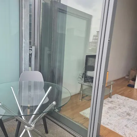 Quays Icon By The Water * マンチェスター