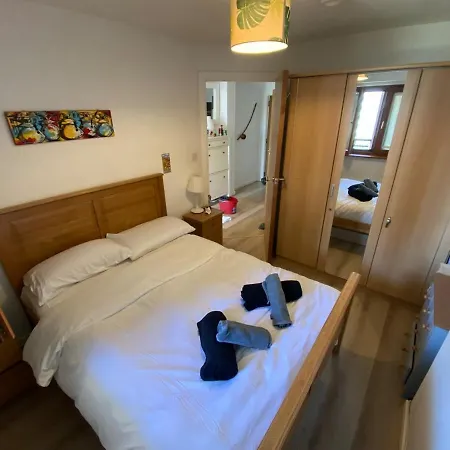 Apartment Modern One Bedroom *